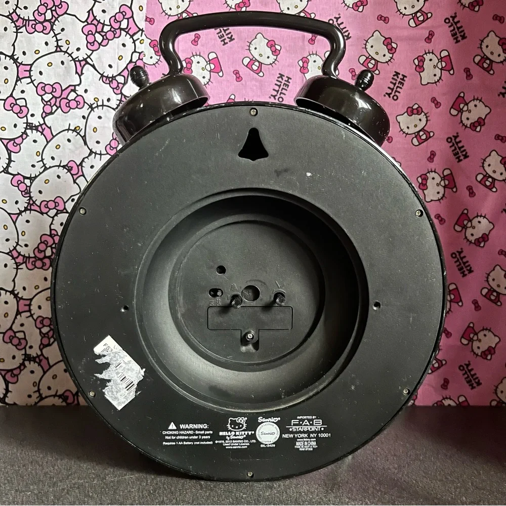 Hello Kitty Clock - Picture 3 of 9